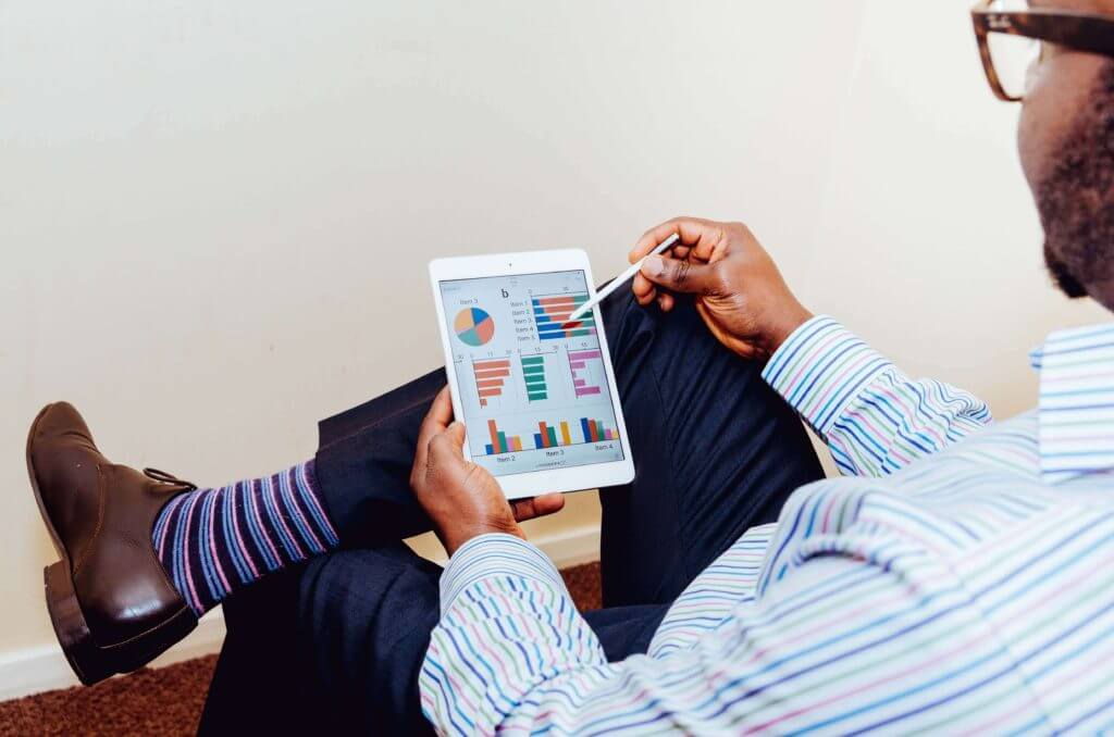 Marketer measuring Inbound marketing efforts